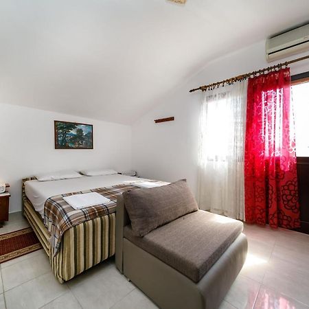 Marie I Nikola Apartment Krk Town Exterior photo