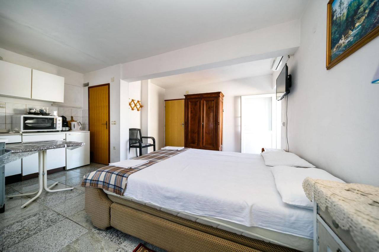 Marie I Nikola Apartment Krk Town Exterior photo